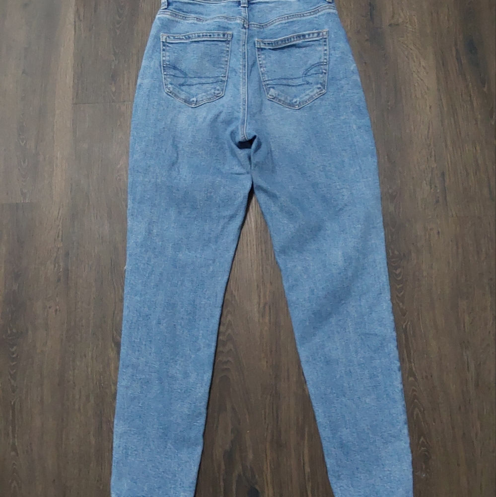 AMERICAN EAGLE NWOT Strigid Mom Jeans - Picture 6 of 6
